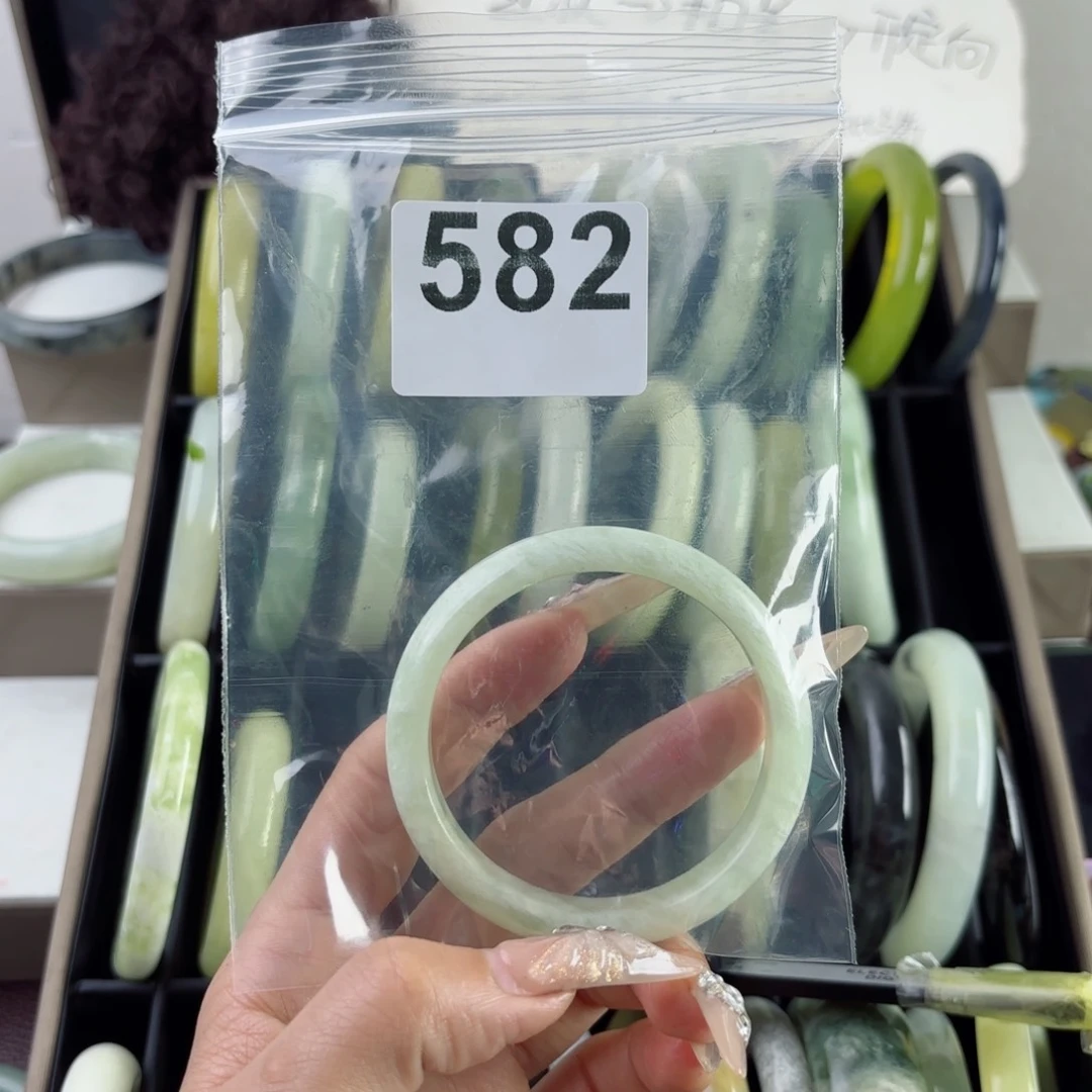 蛇纹石玉未镶嵌手镯7**8