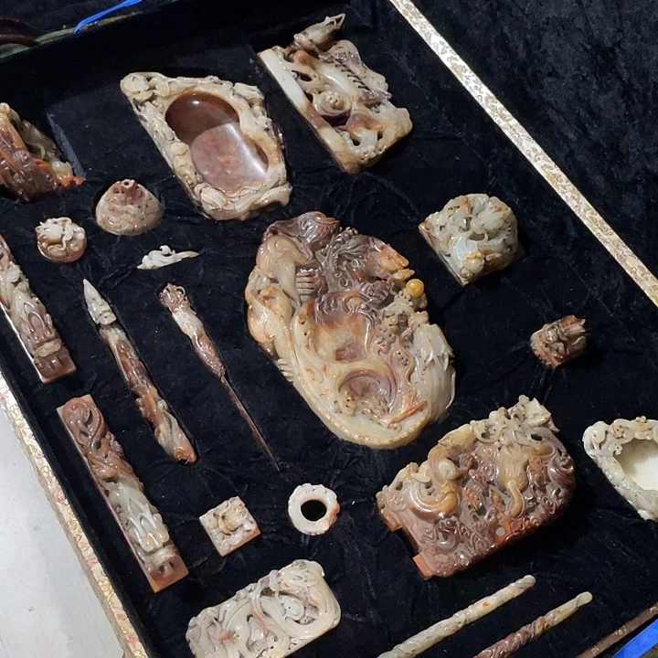 雪***电和田玉未镶嵌挂件