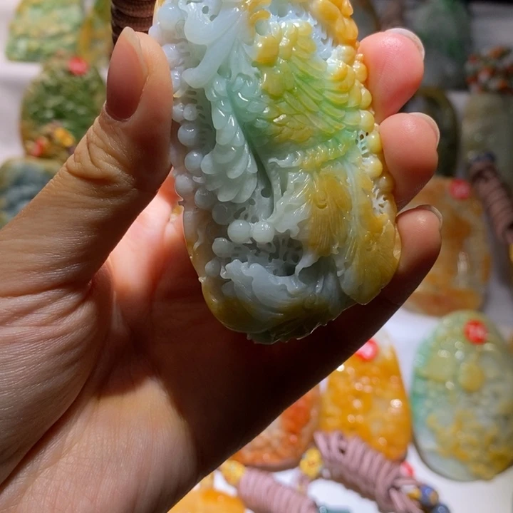 东***羽翡翠未镶嵌吊坠(不含链)