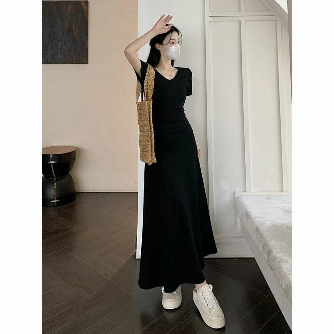 法式复古V领短袖连衣裙女早春设计感收腰褶皱显瘦完美世界联名裙