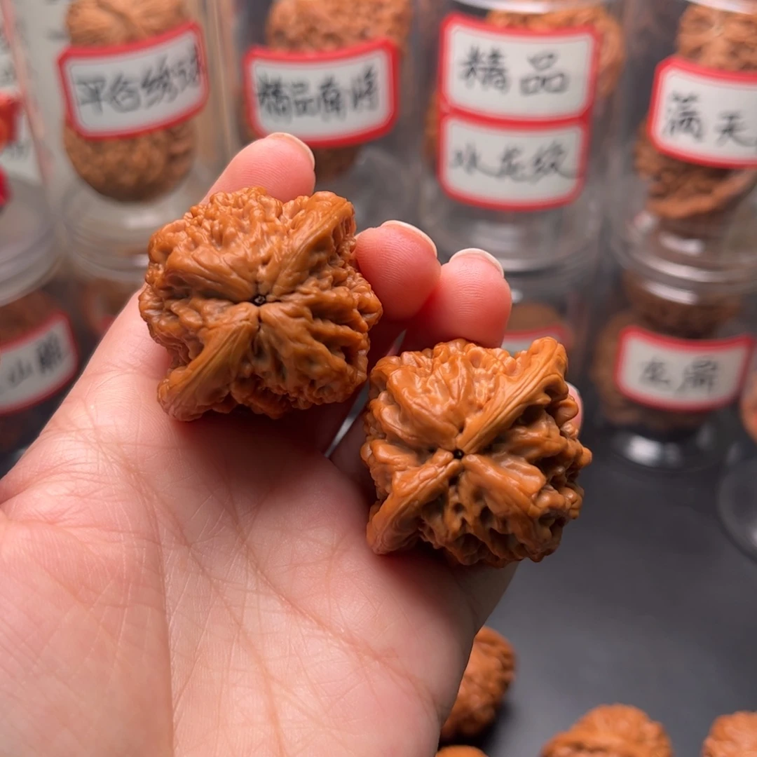 輝****文玩核桃把件金公子