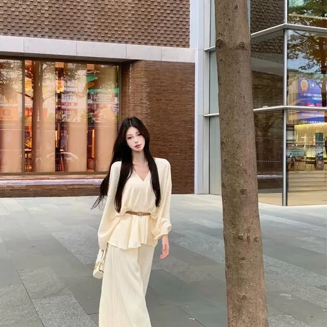 松弛高级感慵懒休闲套装女夏温柔宽松v领上衣条纹阔腿长裤两件套