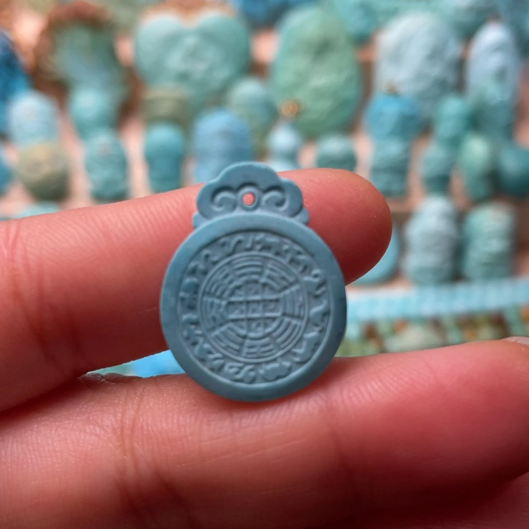 绿松石未镶嵌颈饰