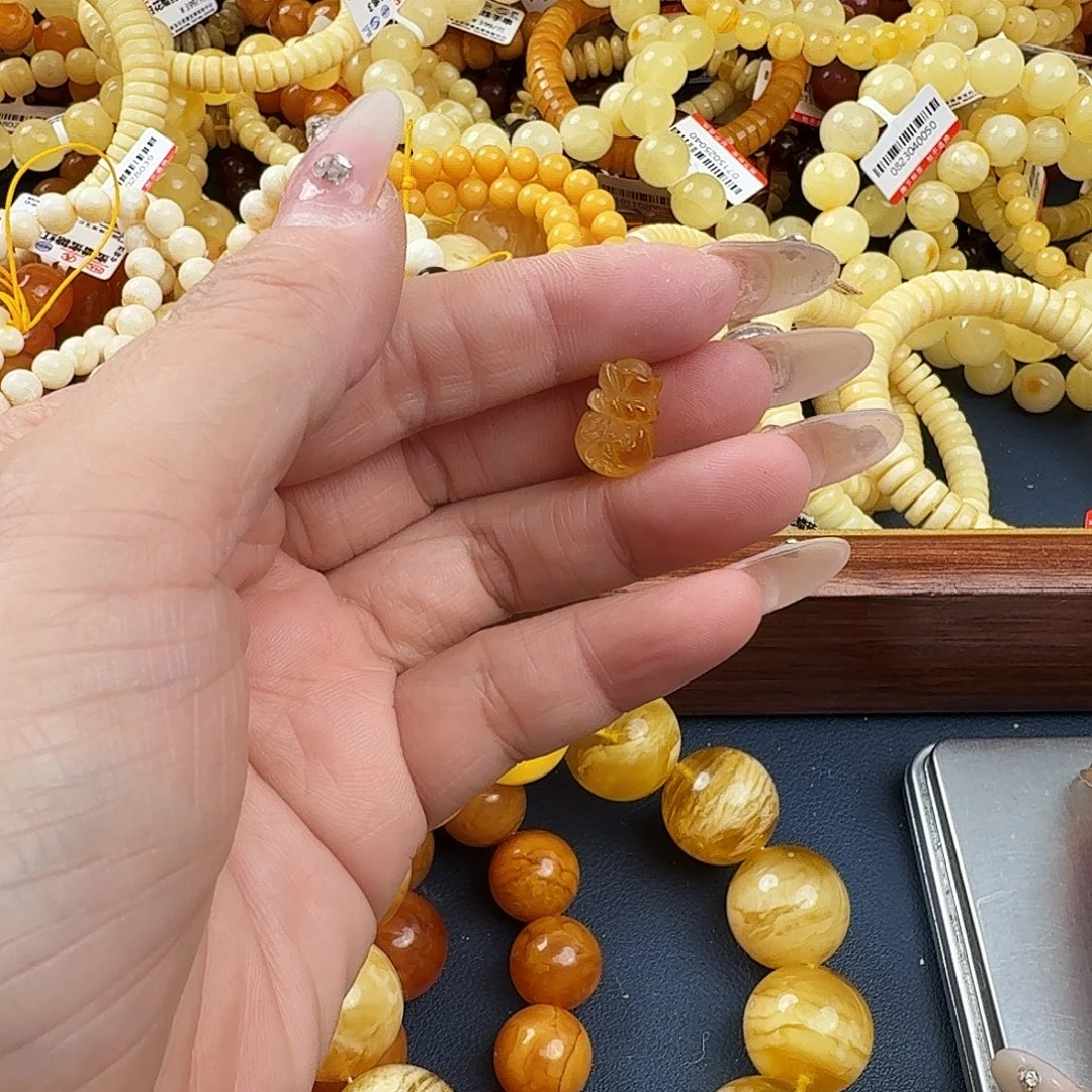 琥珀未镶嵌珠宝奇石