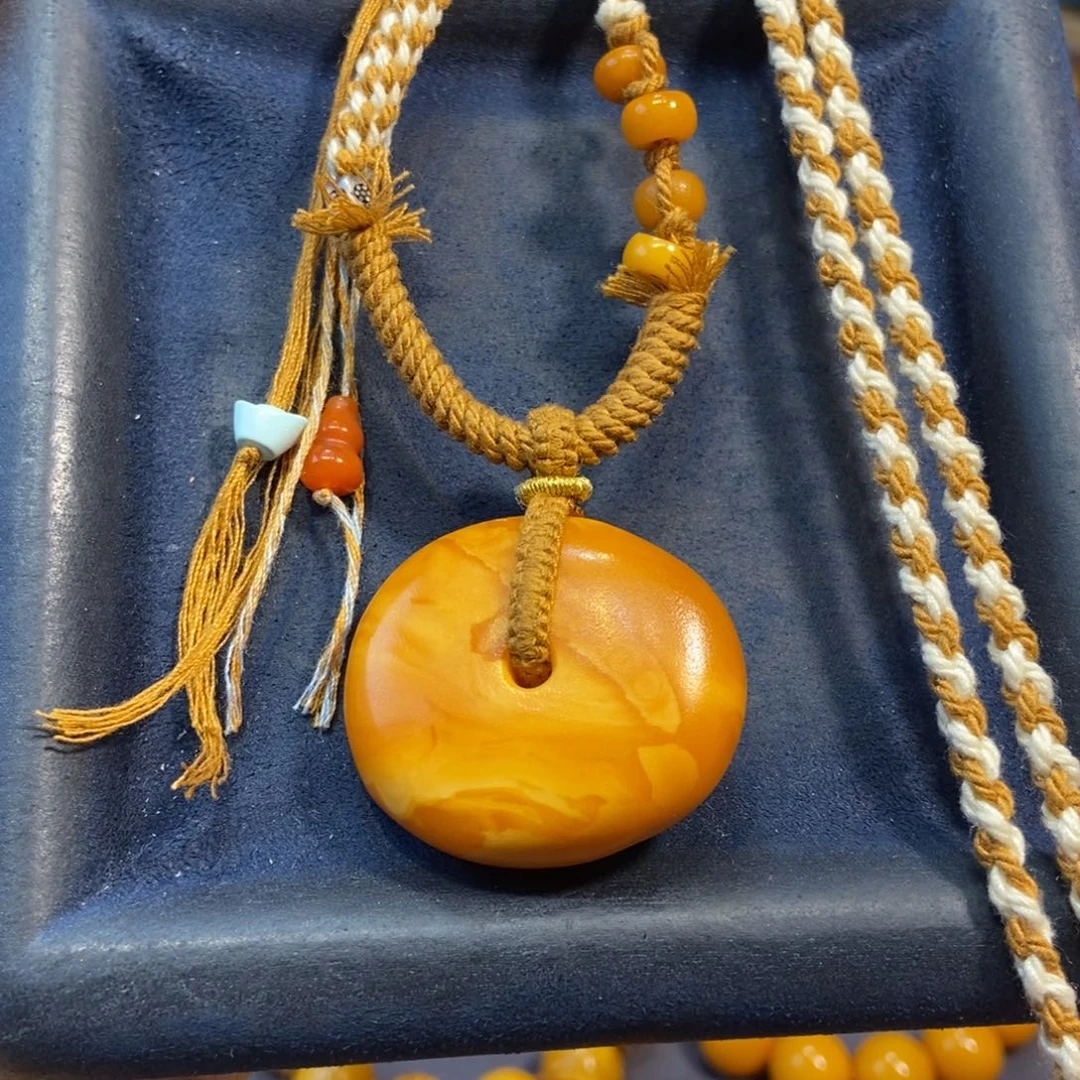 琥珀颈饰未镶嵌蜜蜡