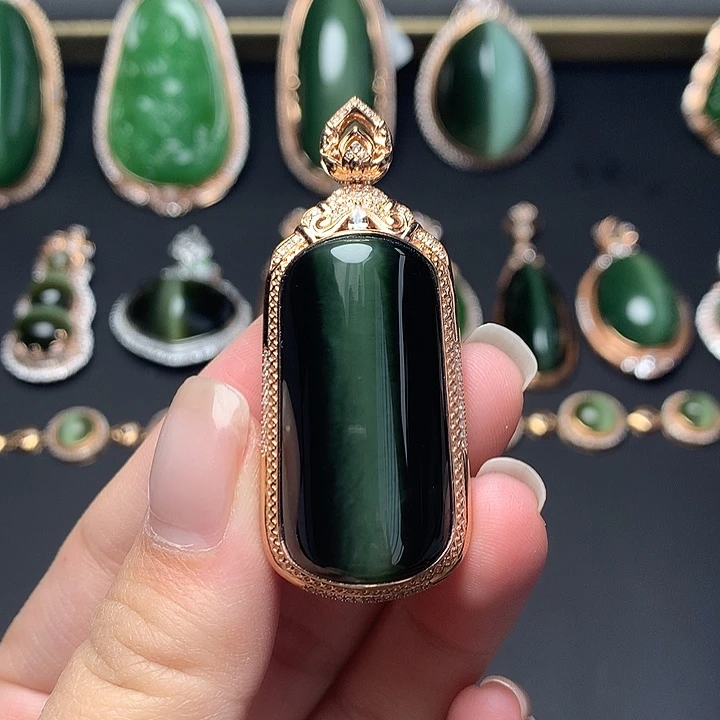 和田玉18K金镶嵌颈饰