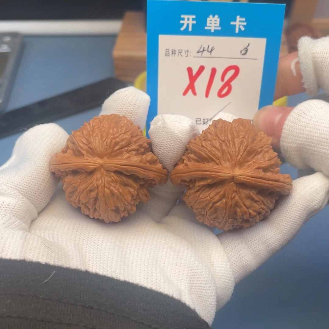 核桃文玩核桃白狮子