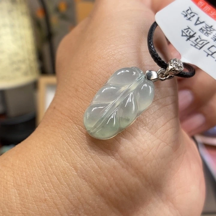 【闪购商品】颈饰银S925镶嵌翡翠1