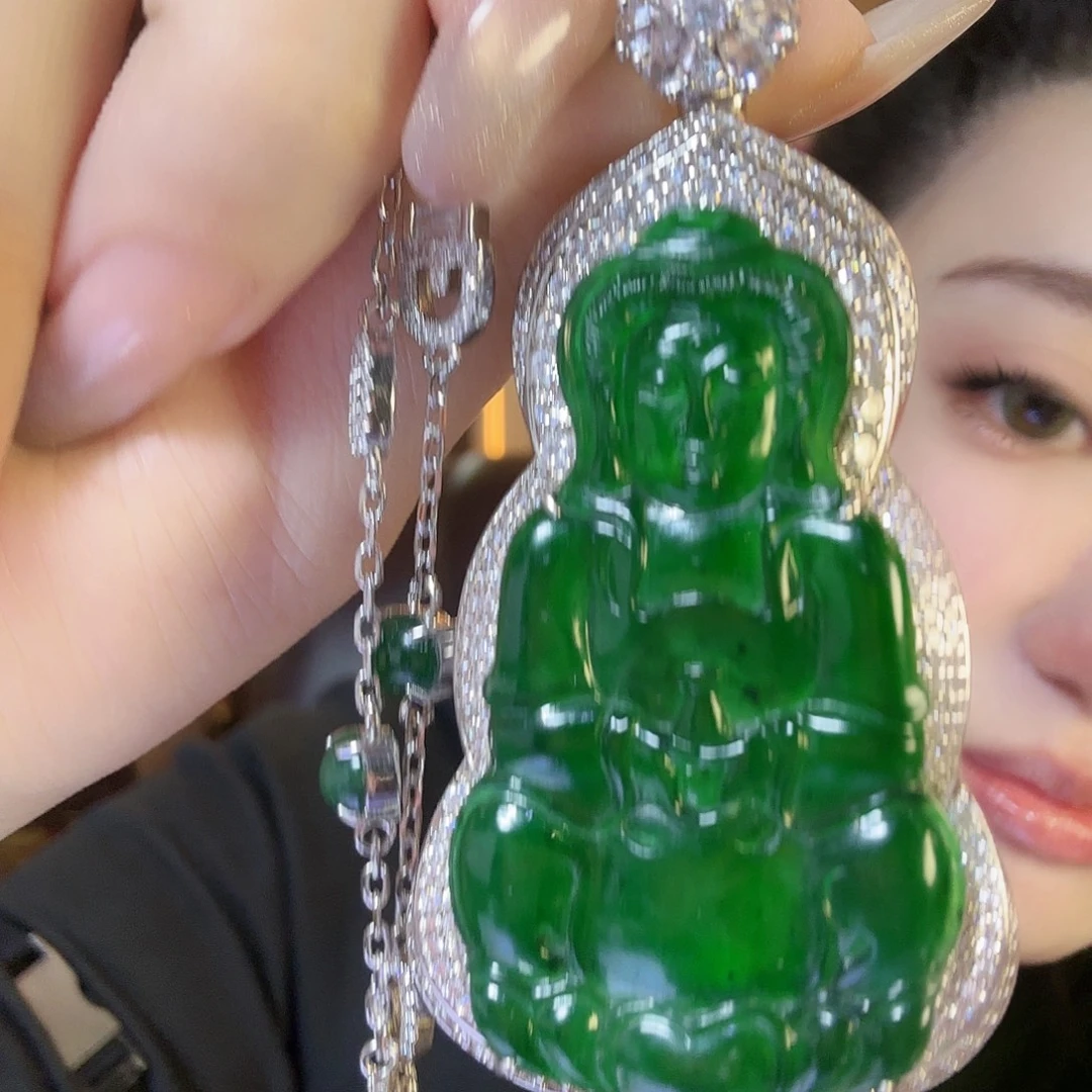 翡翠未镶嵌挂件那么这几位