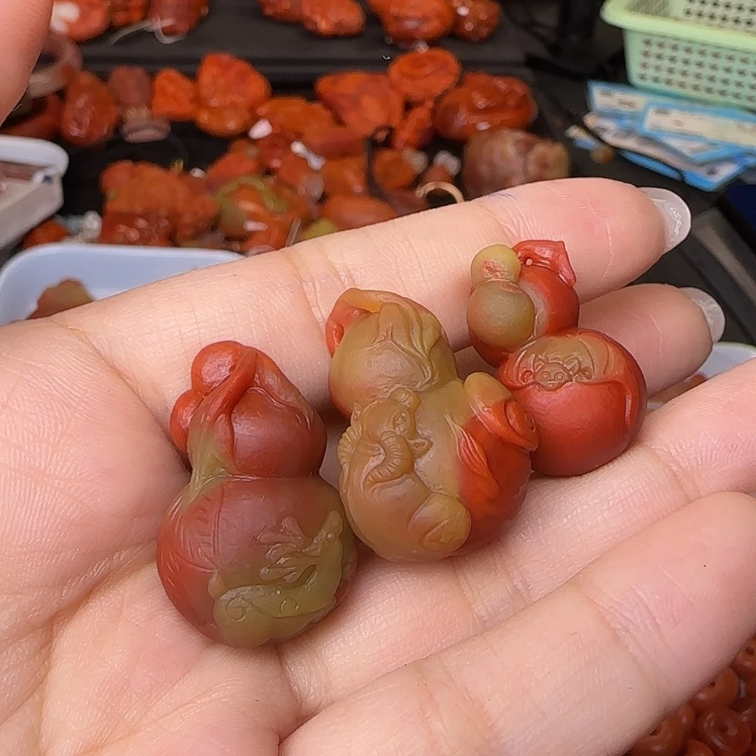 卞***花吊坠(不含链)未镶嵌南红玛瑙