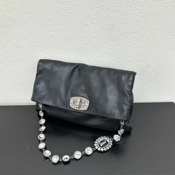 95新 MIU MIU/缪缪 黑色宝石链条垃圾袋单肩包 底长33