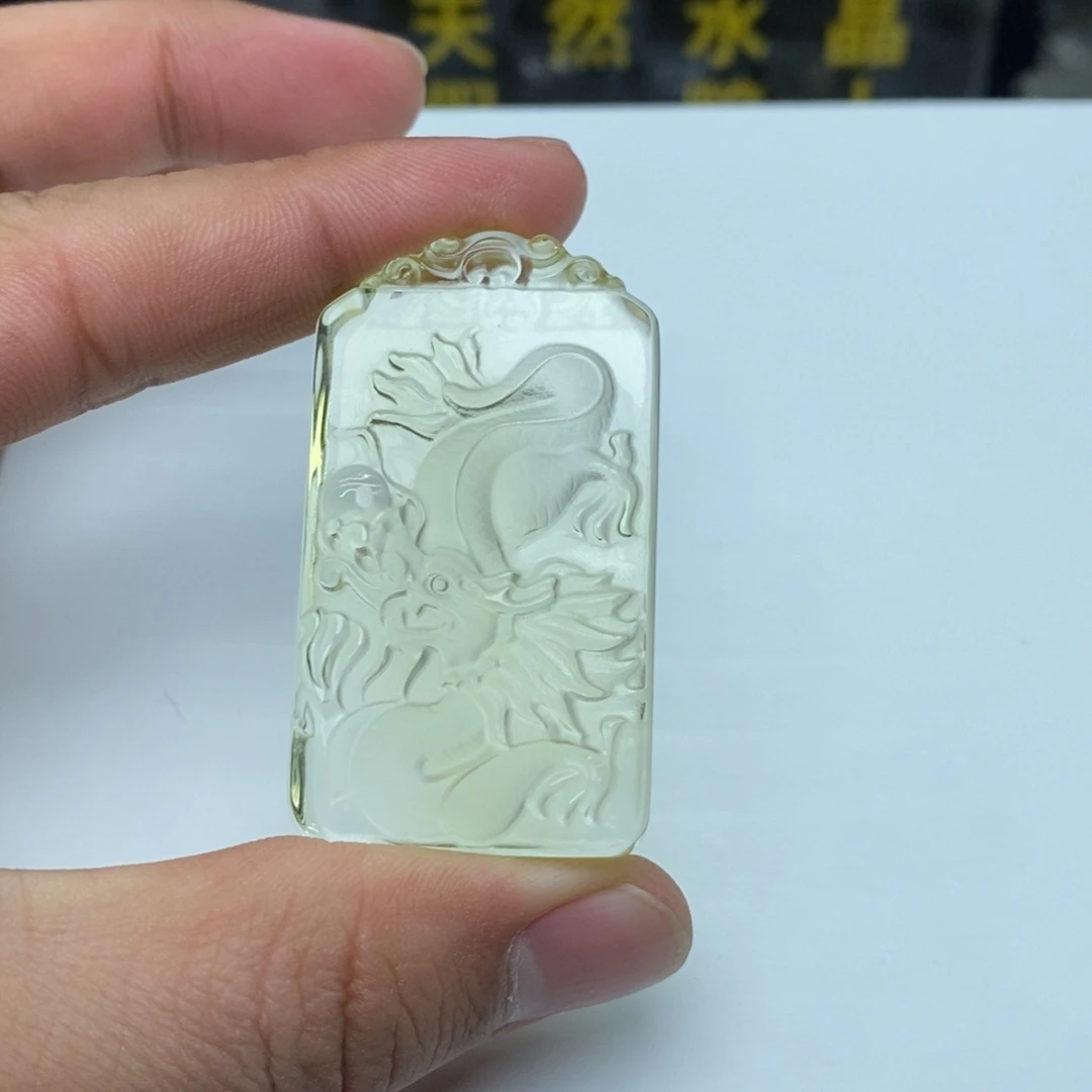 水晶颈饰未镶嵌大****?