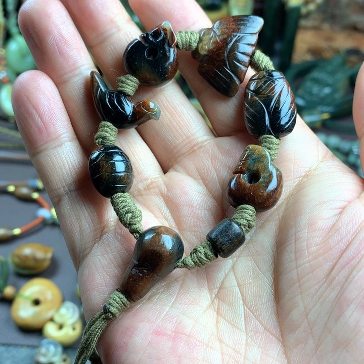 吊坠(赠链)未镶嵌岫岩河磨玉（透闪石质玉）麒