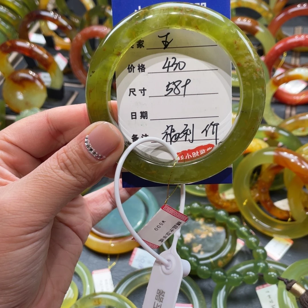 蛇纹石玉手镯未镶嵌