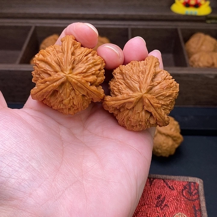 阿***龙把件文玩核桃白奔