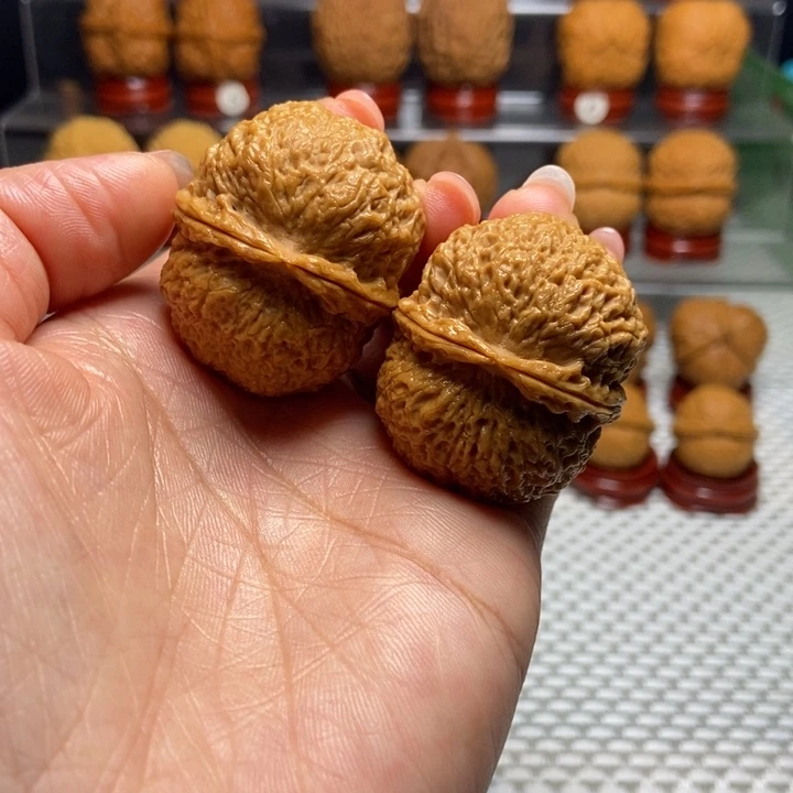 文玩核桃把件8鱼籽纹绣球