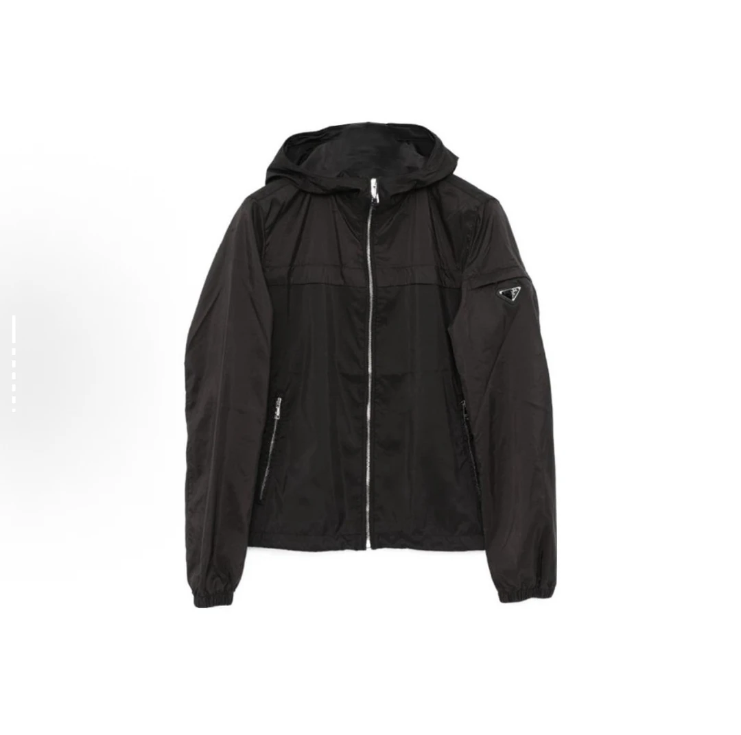 未使用 Prada/普拉达 新款黑色尼龙三角钢标冲锋衣拉链外套52码
