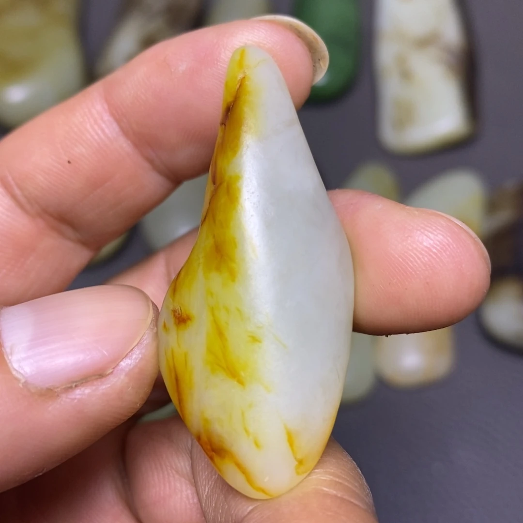 和田玉未镶嵌挂件