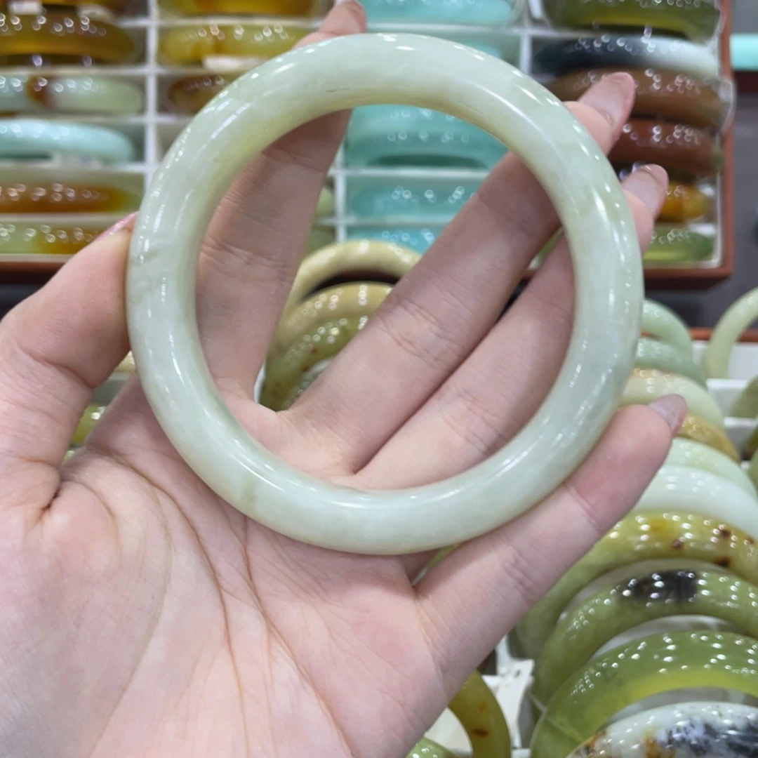 蛇纹石玉未镶嵌手镯