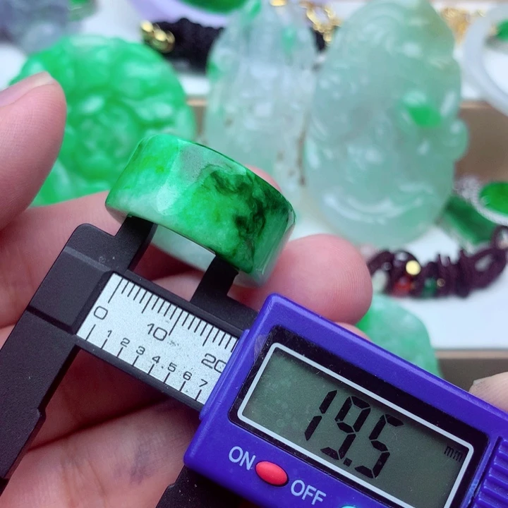 未镶嵌戒指翡翠戒指