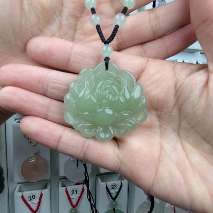 石英质玉未镶嵌颈饰