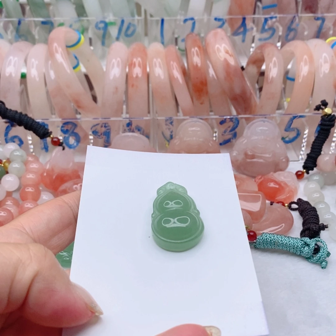 石英质玉颈饰未镶嵌