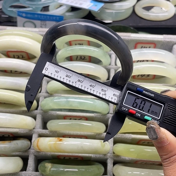 蛇纹石玉未镶嵌手镯141