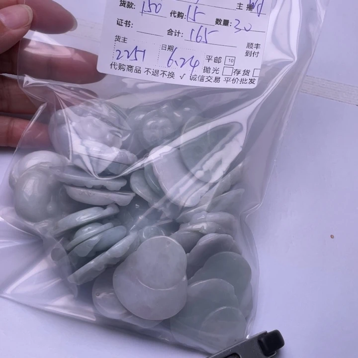 翡翠未镶嵌颈饰祥*阁