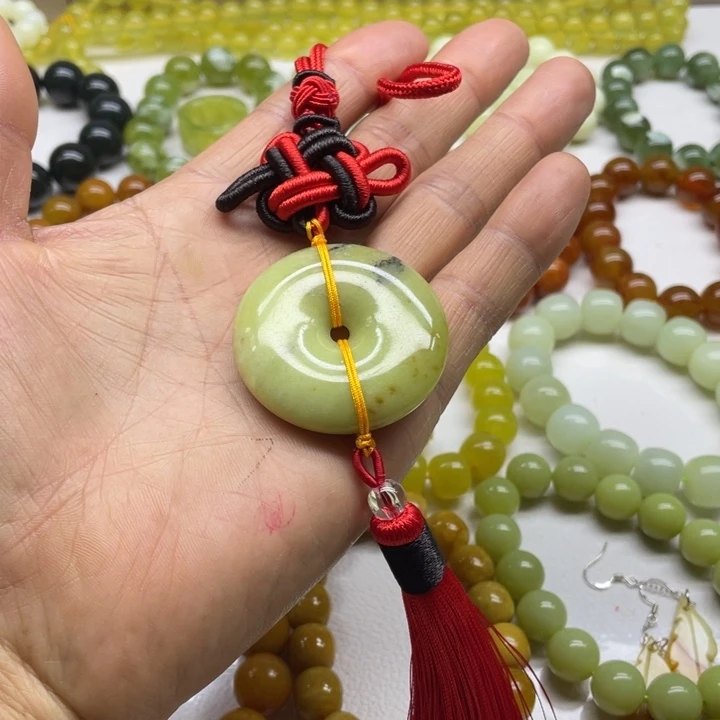 蛇纹石玉吊坠未镶嵌