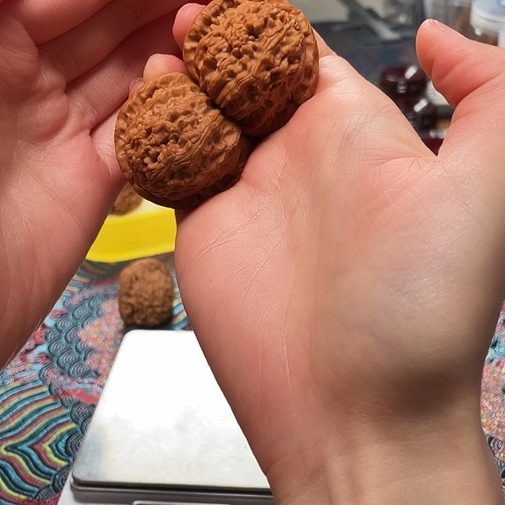 文玩核桃把件超****白三角白39