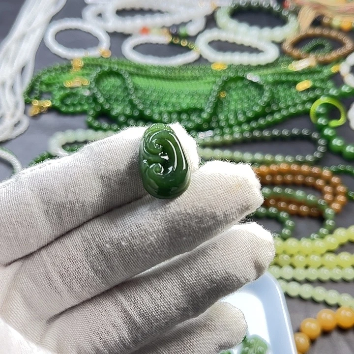 和田玉（碧玉）未镶嵌颈饰