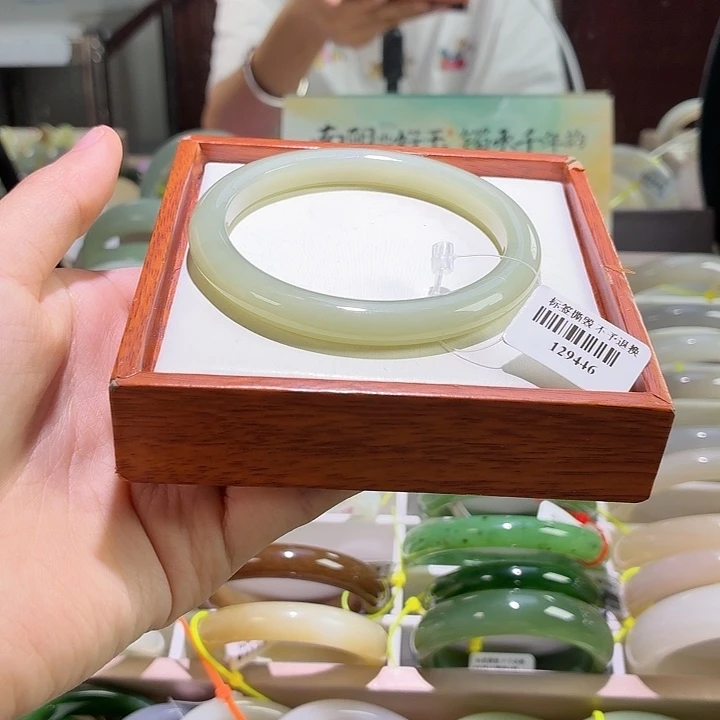 未镶嵌手镯和田玉湖水绿60 链接46