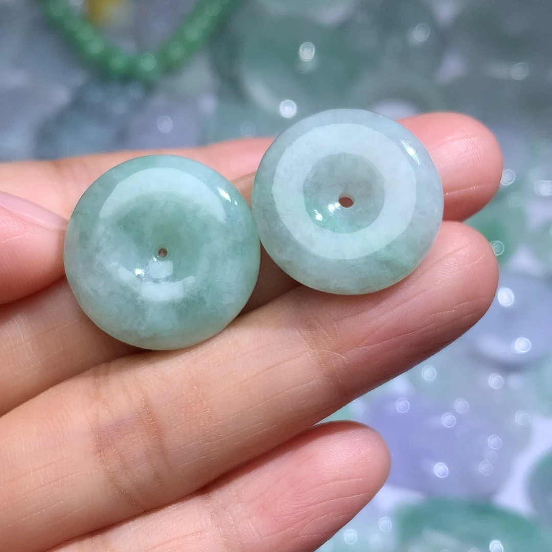 翡翠未镶嵌颈饰多样性发其一