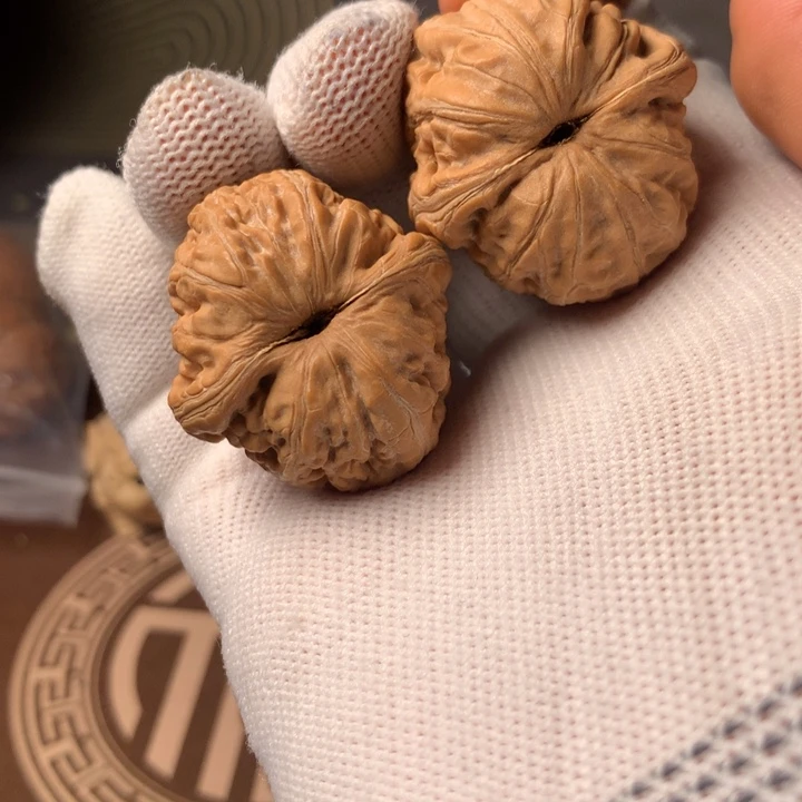 绾***绾元宝41岁生日快乐