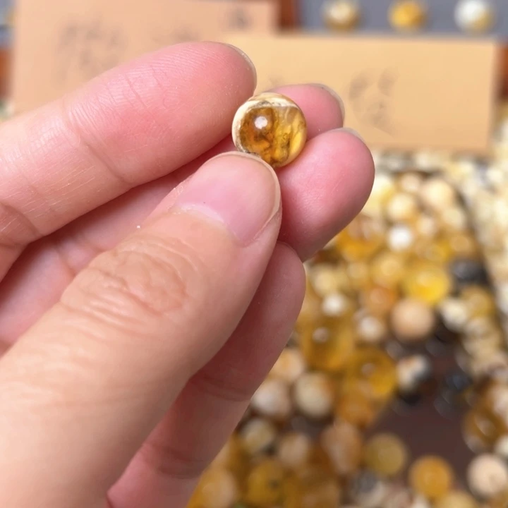 蜜蜡未镶嵌裸石10.2mm一个