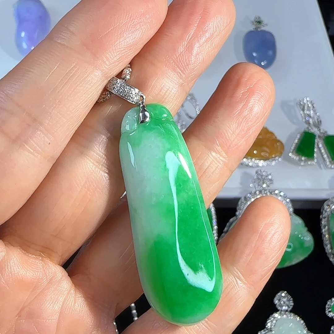 翡翠18K金镶嵌颈饰