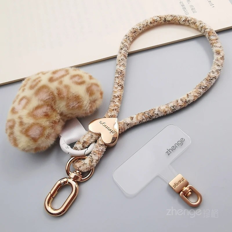 手机挂绳女手腕毛绒爱心挂件独特超好看小众精致高级感秋冬短款