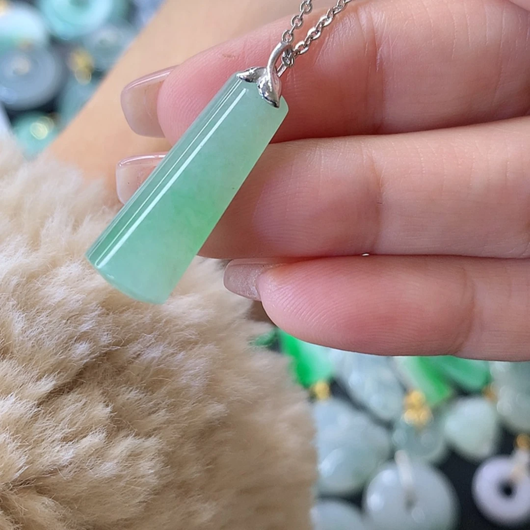 【闪购商品】翡翠吊坠(赠链)18K金镶嵌