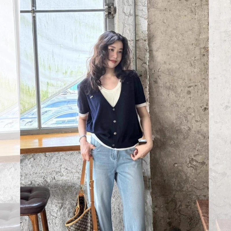 藏蓝色v领假两件短袖t恤女2025新款夏季高级感韩系chic别致小上衣