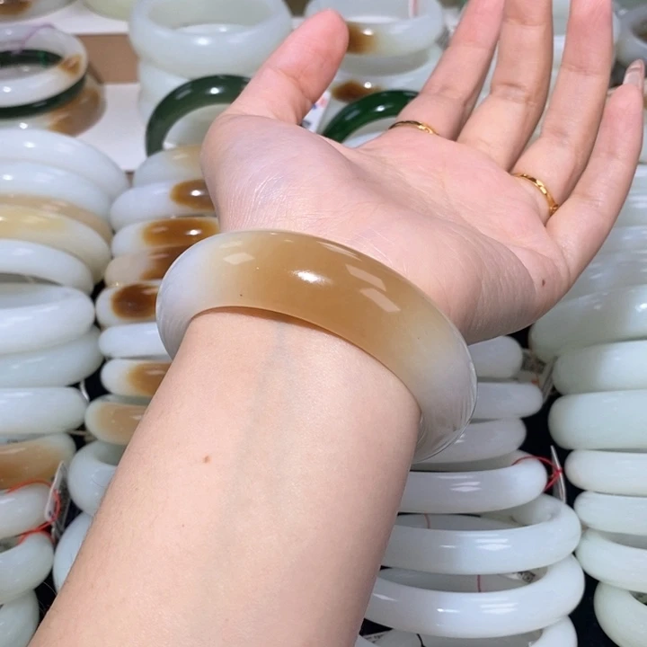 和田玉手镯未镶嵌糖白镯