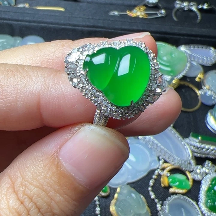 翡翠18K金镶嵌戒指