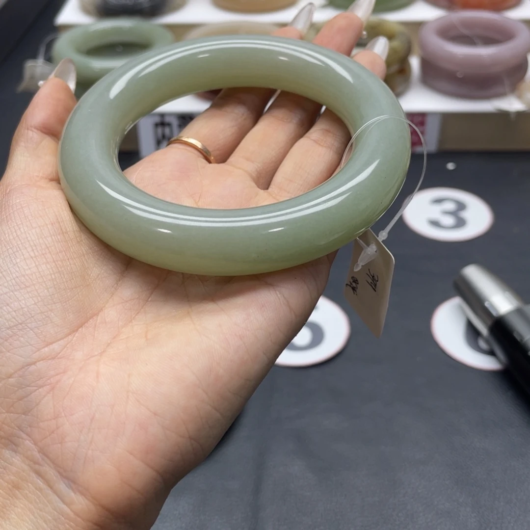 石英质玉手镯未镶嵌东**虹