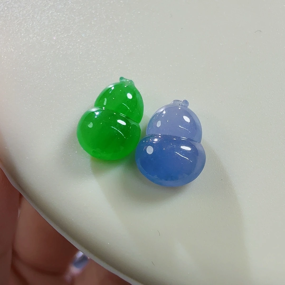 翡翠未镶嵌颈饰葫芦