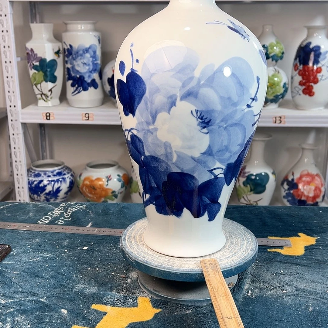 摆件景德镇陶瓷梅青牡