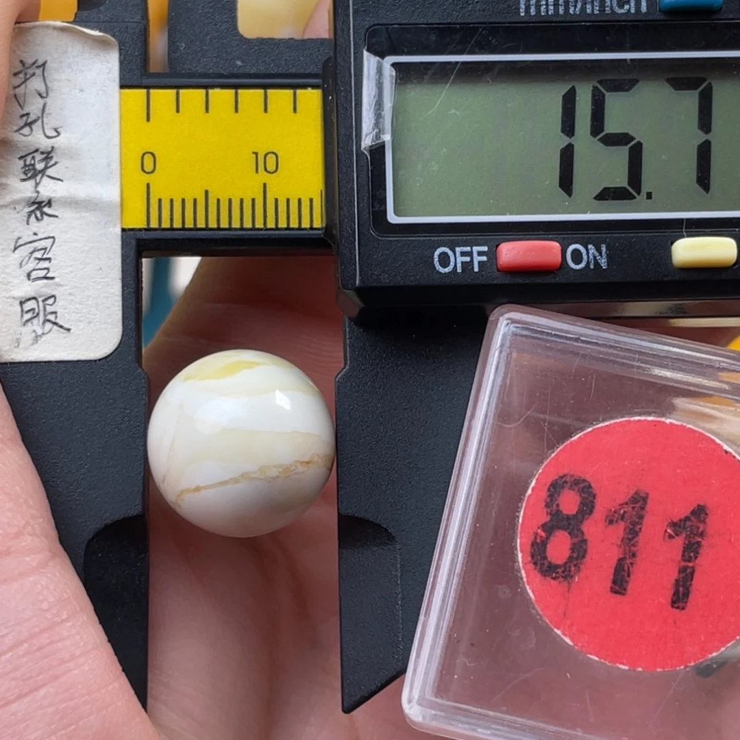 蜜蜡未镶嵌珠宝奇石