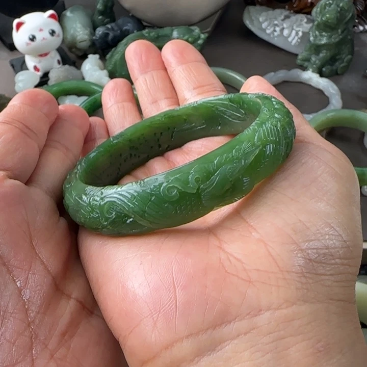 和田玉未镶嵌手镯