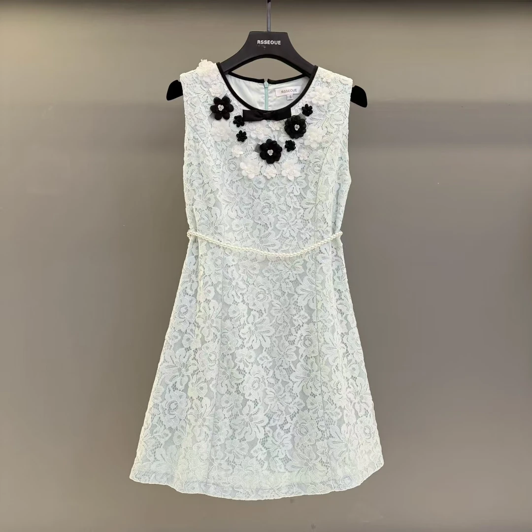 纯欲蕾丝花朵背心连衣裙女夏新款气质名媛收腰显瘦绝美a字短裙