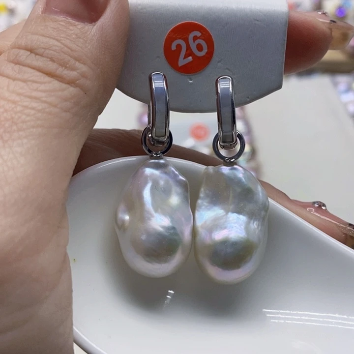 银S925镶嵌耳饰淡水珍珠