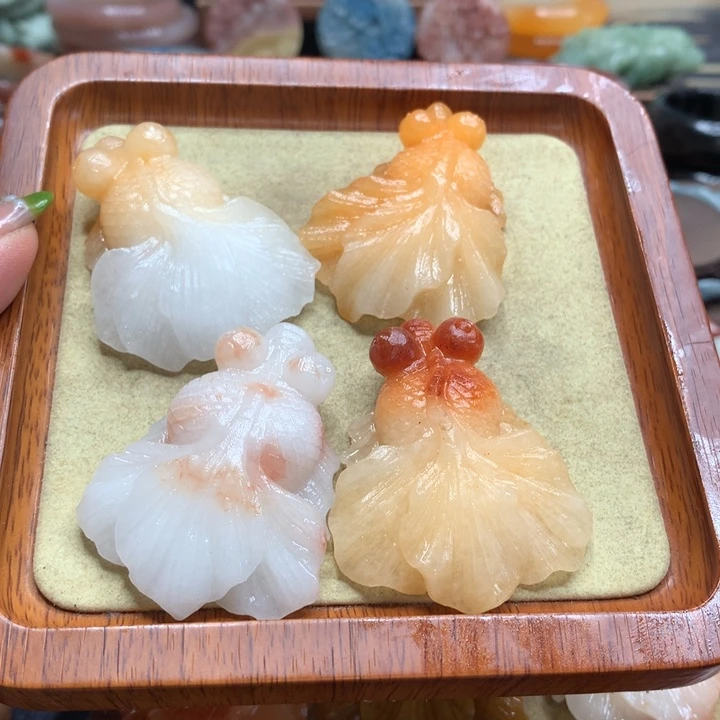 ****K石英质玉（黄龙玉）合金颈饰