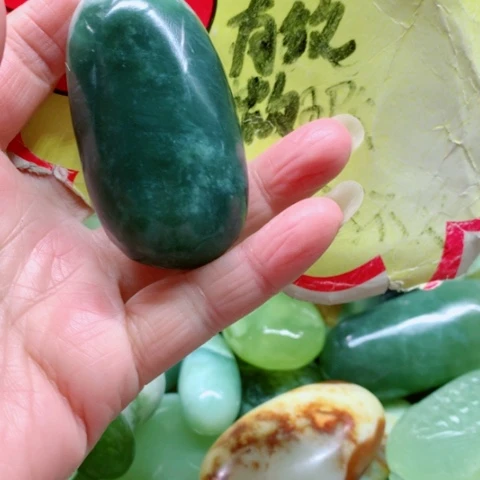 蛇纹石玉未镶嵌手把件